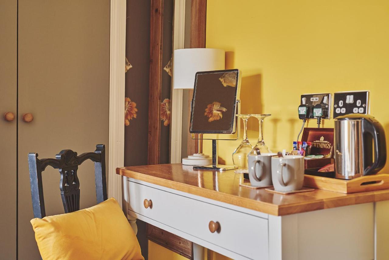 The Lansdowne Guest House Bourton-on-the-Water Exteriör bild A Nespresso machine