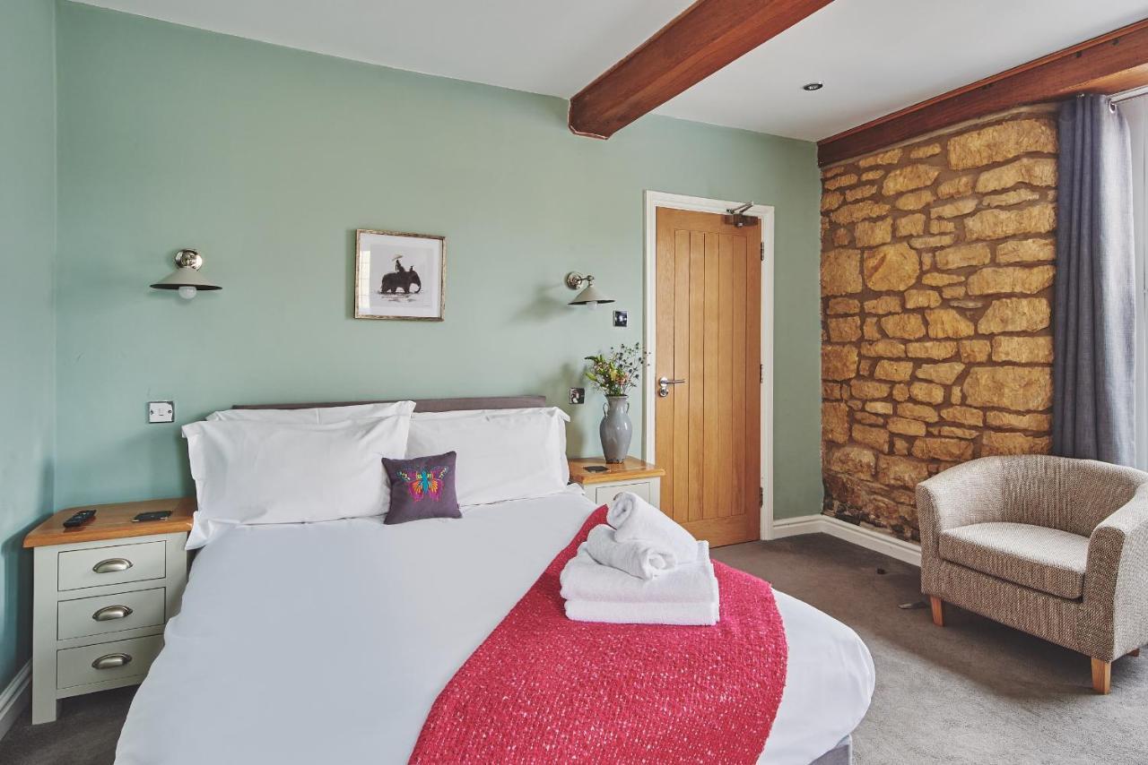The Lansdowne Guest House Bourton-on-the-Water Exteriör bild A bedroom at The Old Post Office