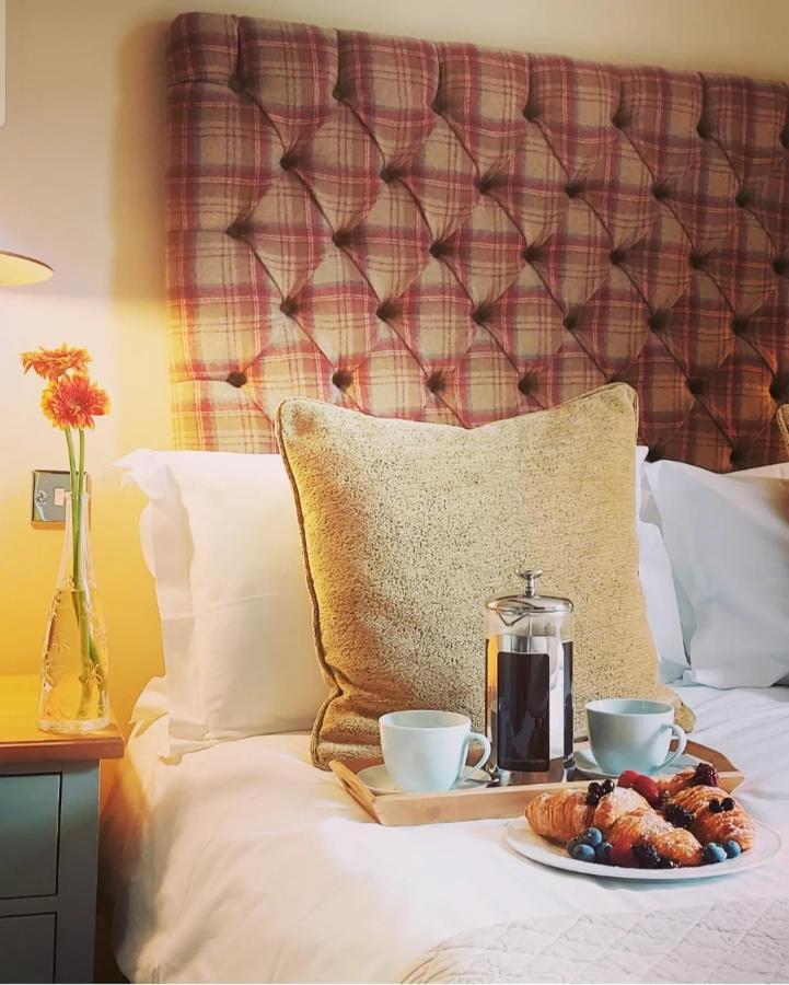 The Lansdowne Guest House Bourton-on-the-Water Exteriör bild A room at The Old parsonage