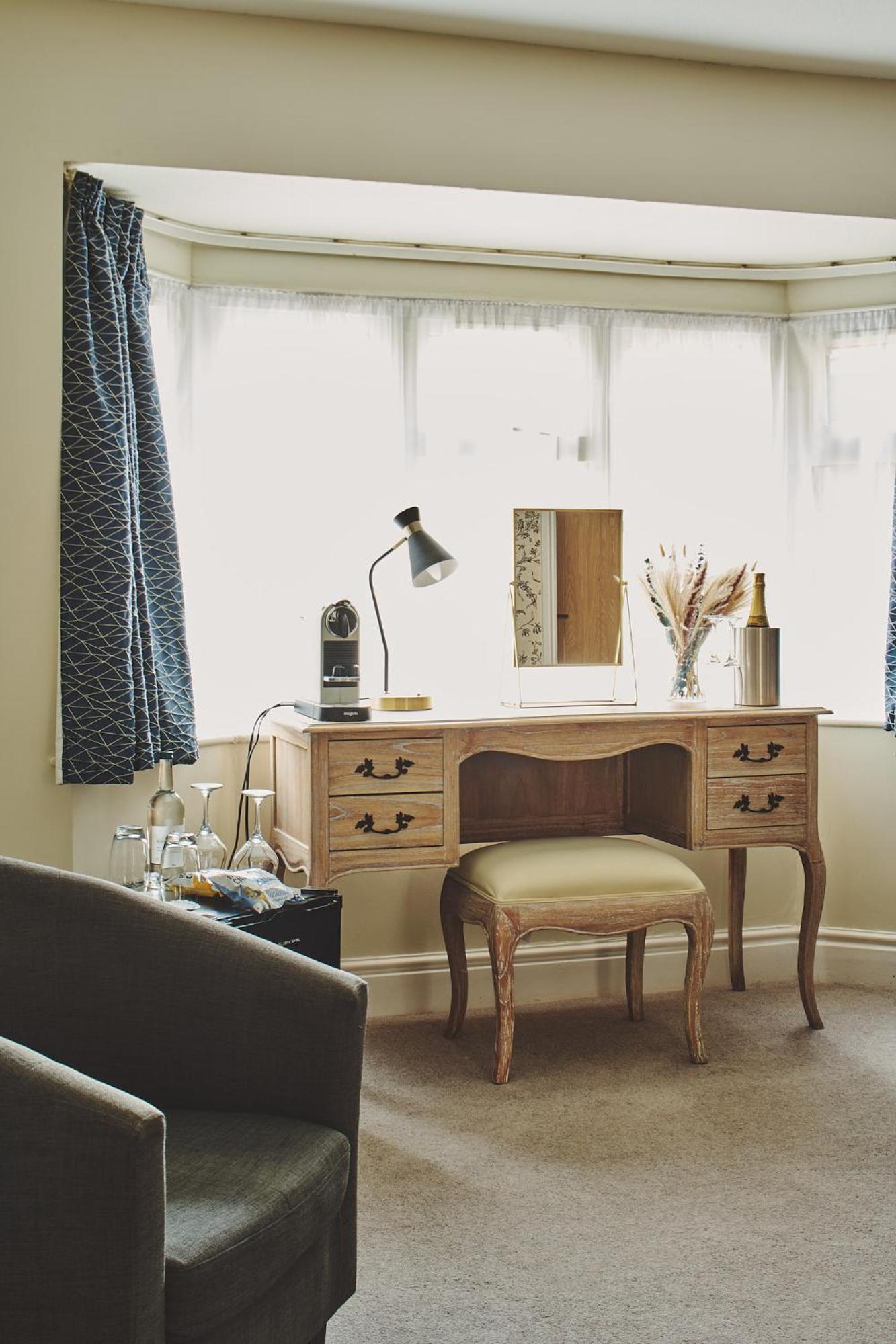 The Lansdowne Guest House Bourton-on-the-Water Exteriör bild A dressing table