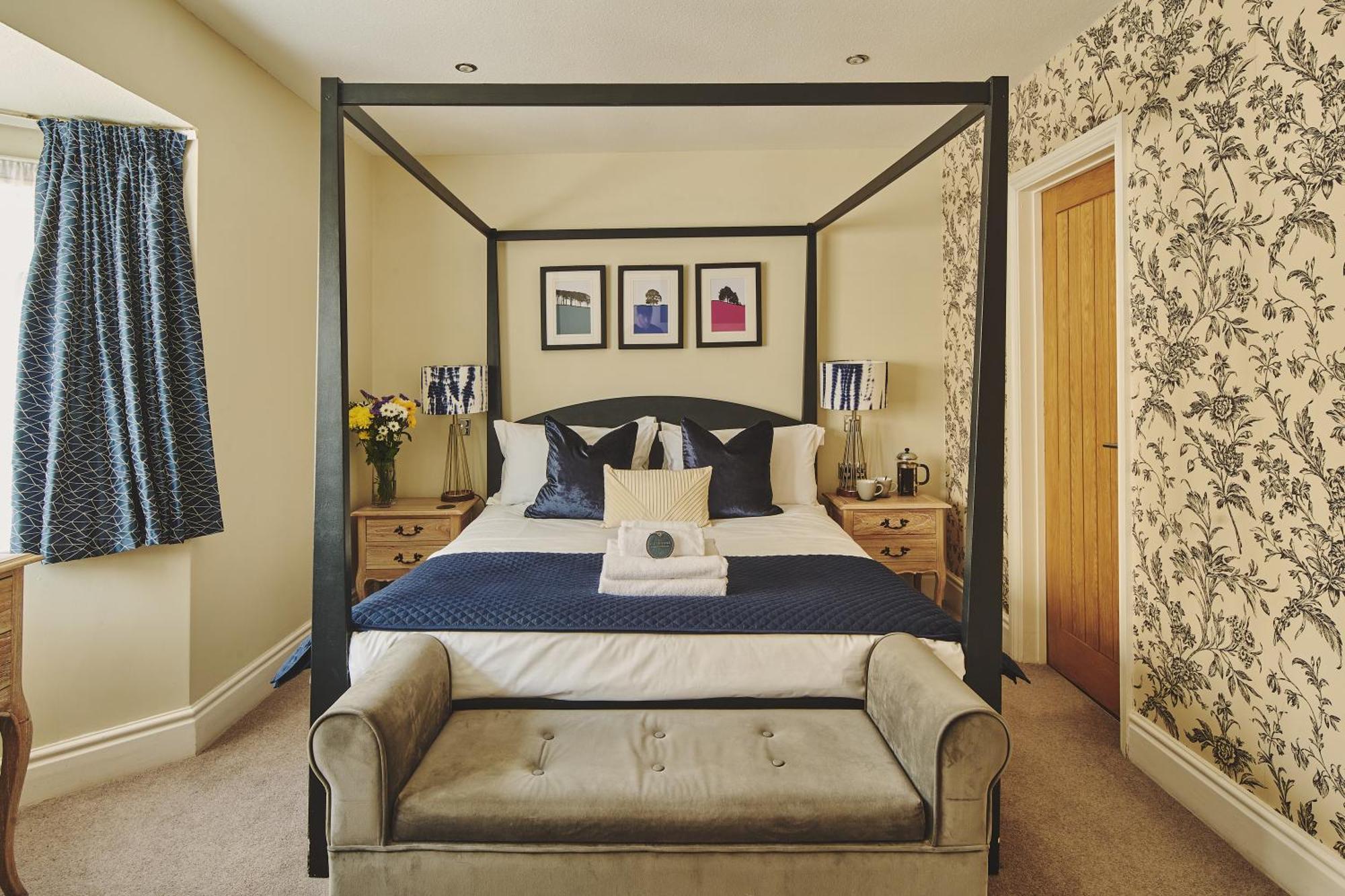 The Lansdowne Guest House Bourton-on-the-Water Rum bild A bedroom at The Old Vicarage