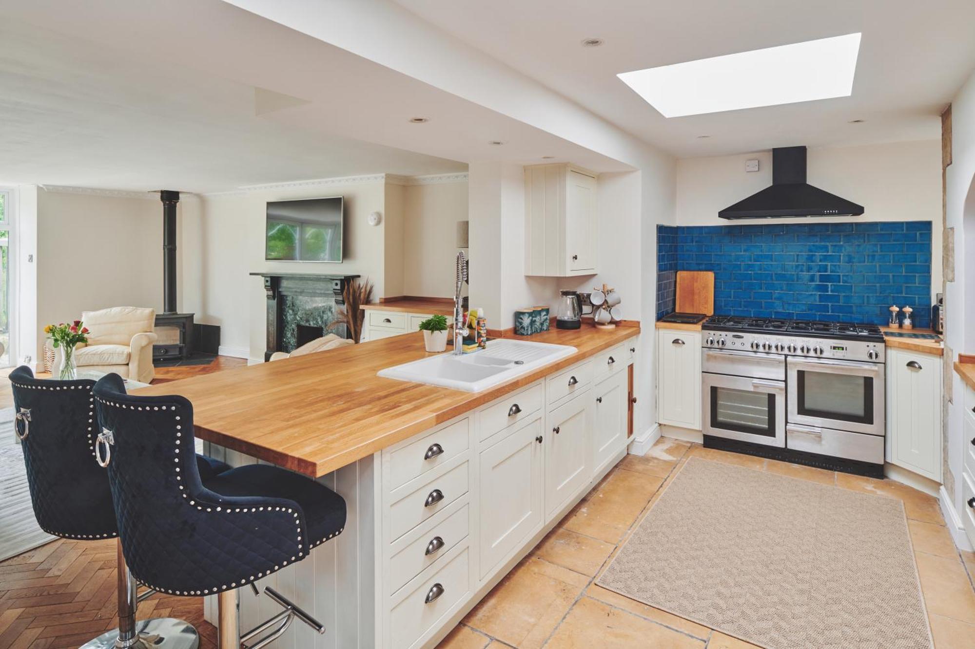 The Lansdowne Guest House Bourton-on-the-Water Exteriör bild A kitchen with a skylight