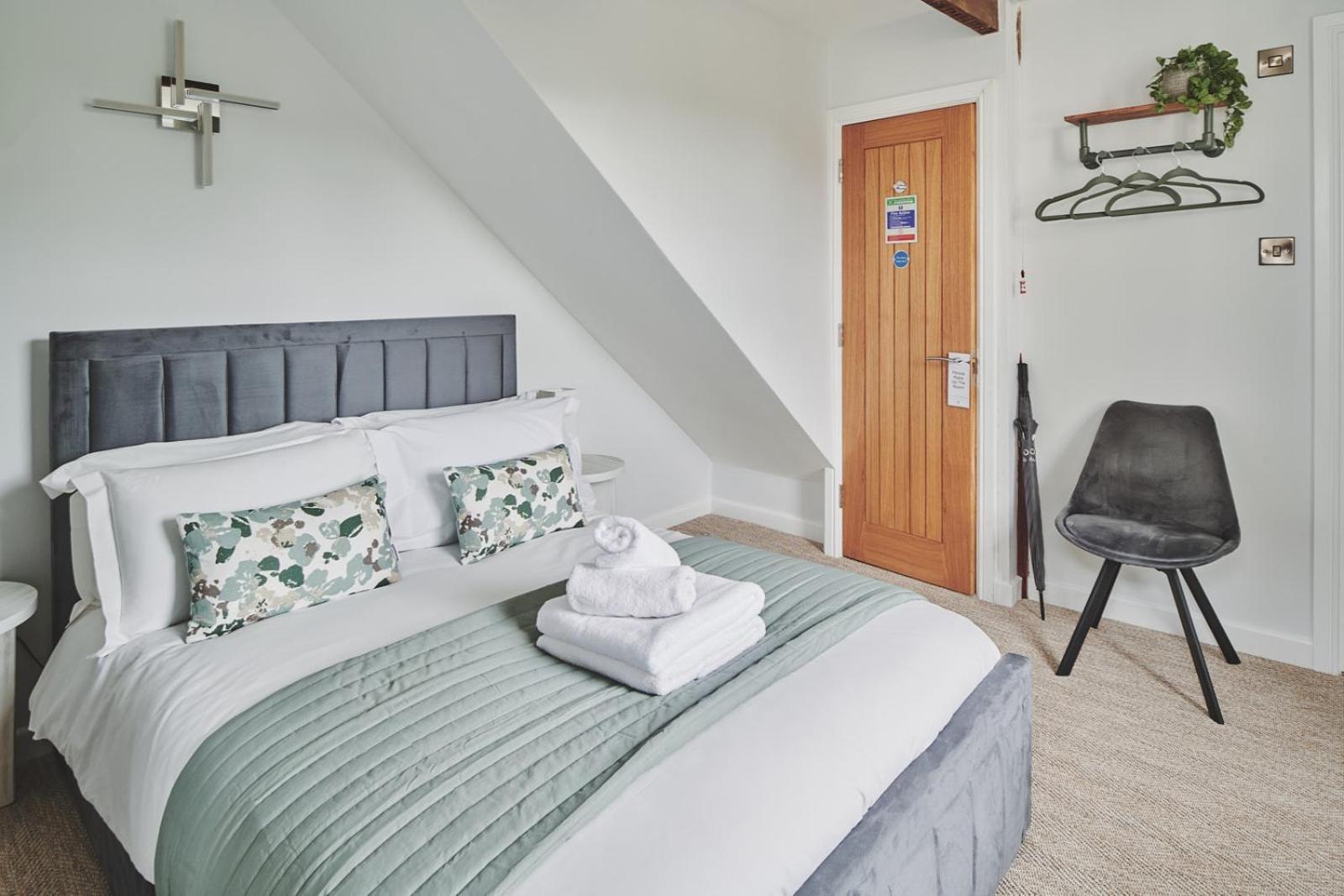 The Lansdowne Guest House Bourton-on-the-Water Exteriör bild A bedroom at the hotel