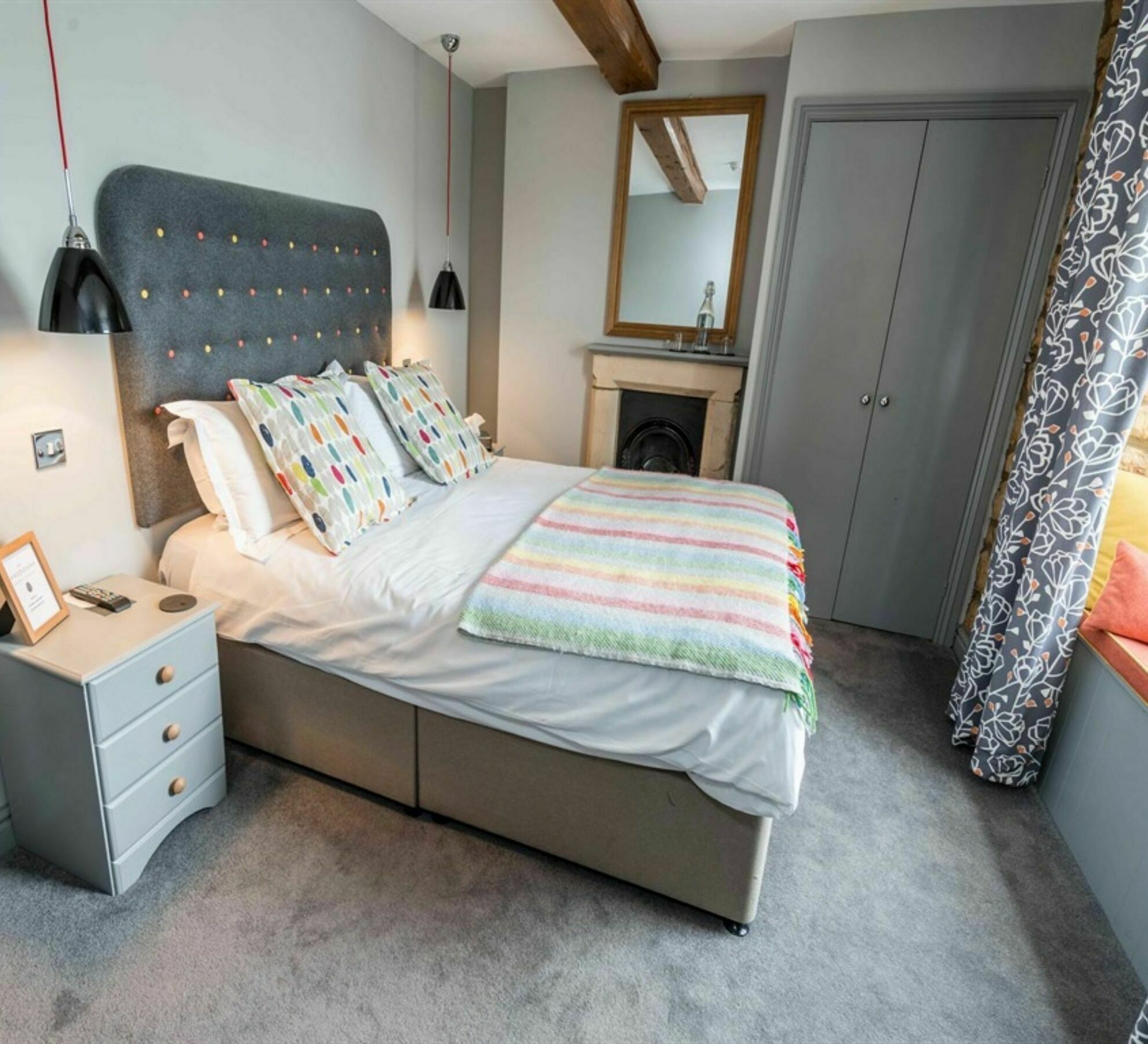 The Lansdowne Guest House Bourton-on-the-Water Exteriör bild A bedroom in a static