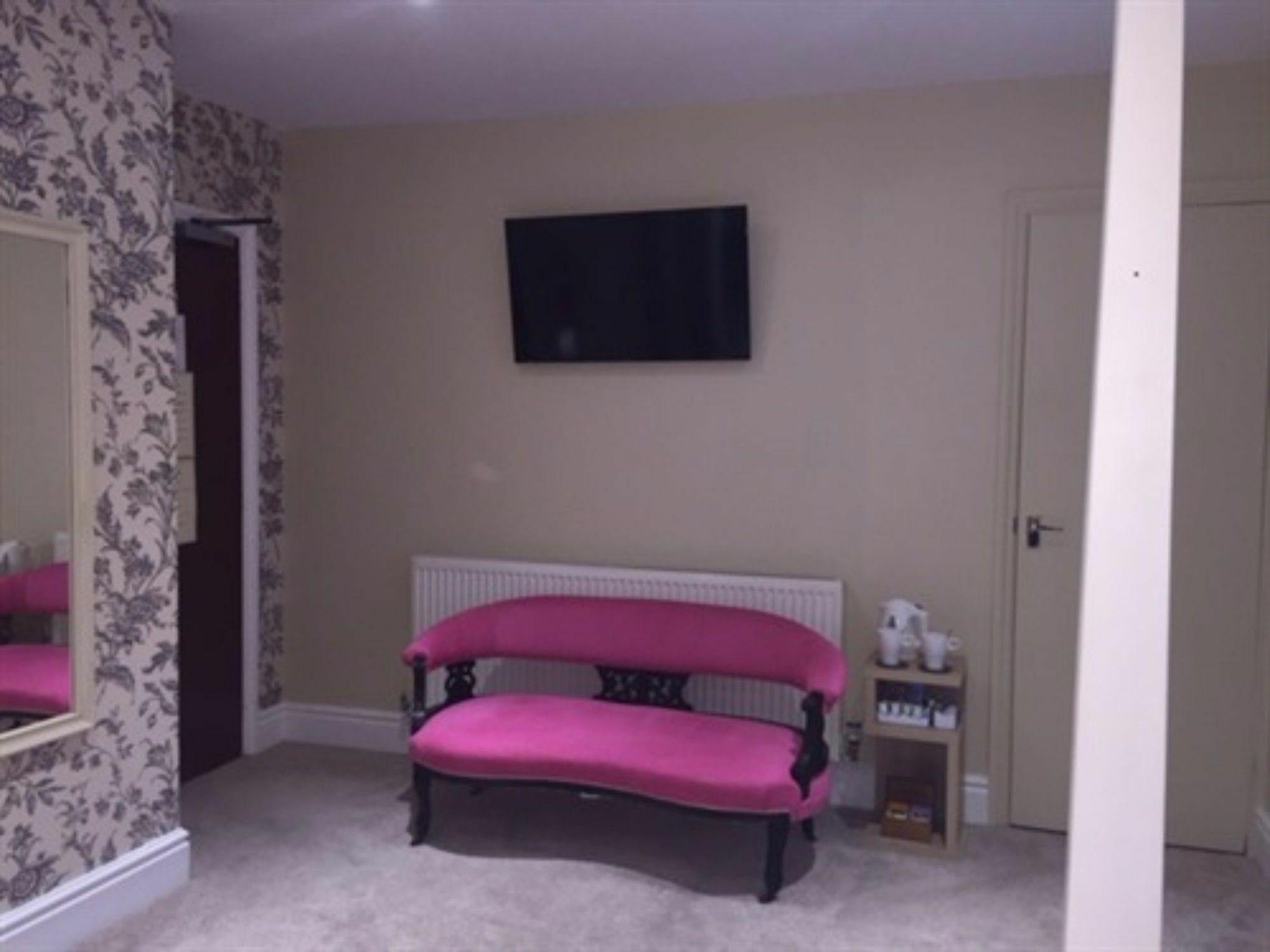 The Lansdowne Guest House Bourton-on-the-Water Exteriör bild The waiting room at the practice