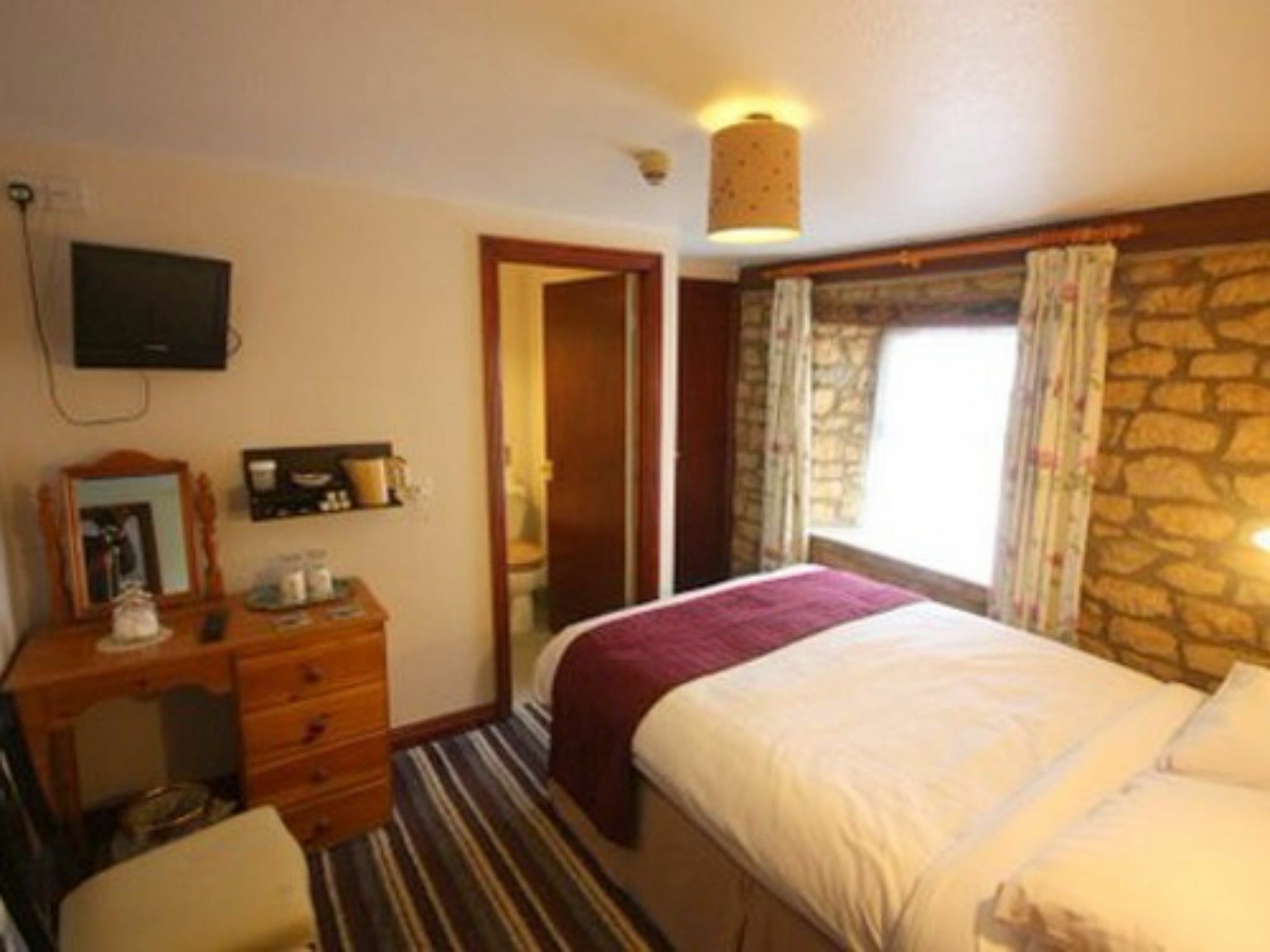 The Lansdowne Guest House Bourton-on-the-Water Exteriör bild A room at the Old Inn