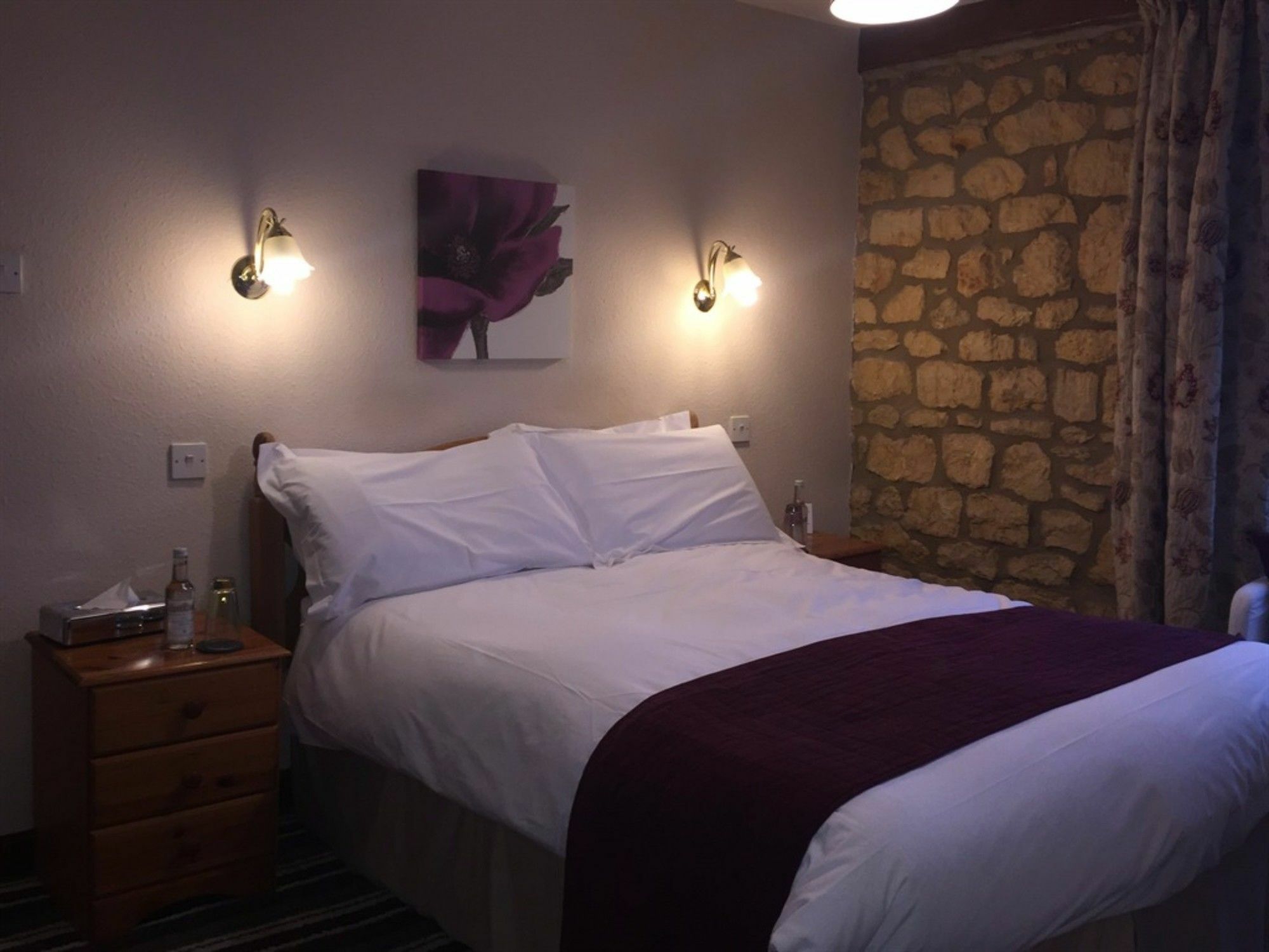 The Lansdowne Guest House Bourton-on-the-Water Exteriör bild A bedroom at the hotel